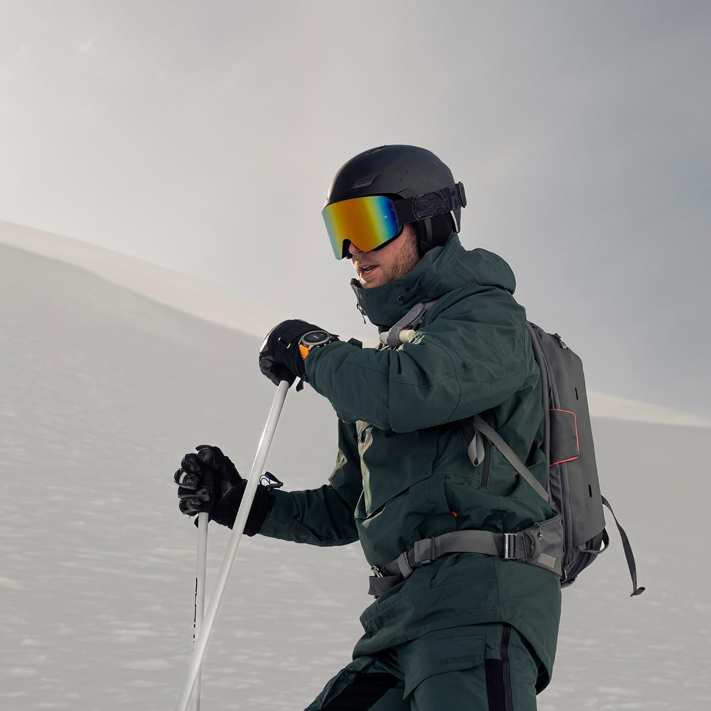 Garmin fēnix® 8 – 51 mm, Solar, Sapphire, Premium Multisport GPS Smartwatch, Long-Lasting Battery Life, Dive-Rated, Built-in LED Flashlight, Carbon Gray DLC Titanium with Pebble Gray Band