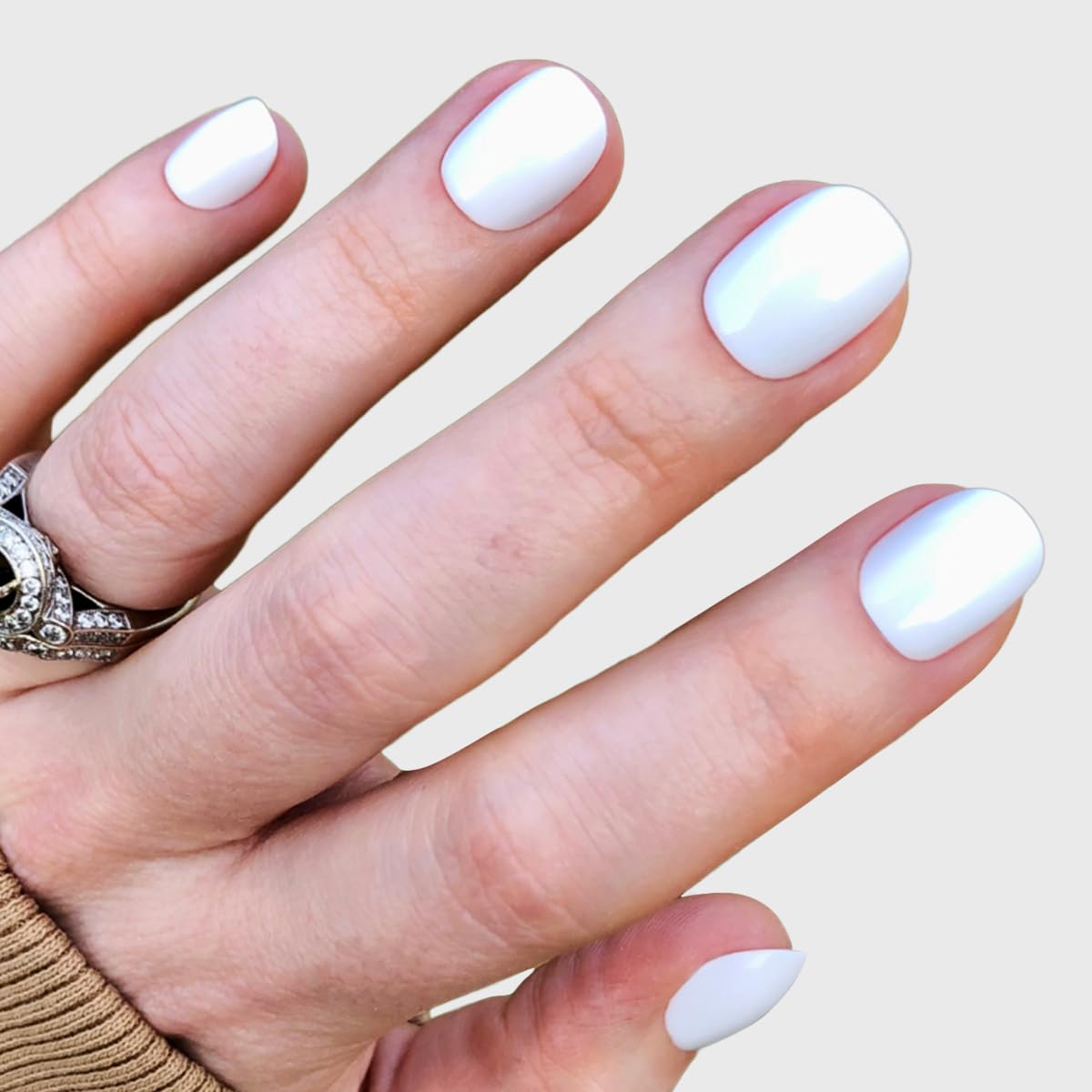 Olive & June Instant Mani Press On Nails (Glue) | 42 Fake Nails, 21 Sizes | Non-Toxic, Long-Lasting | Recycled Materials | Realistic Look