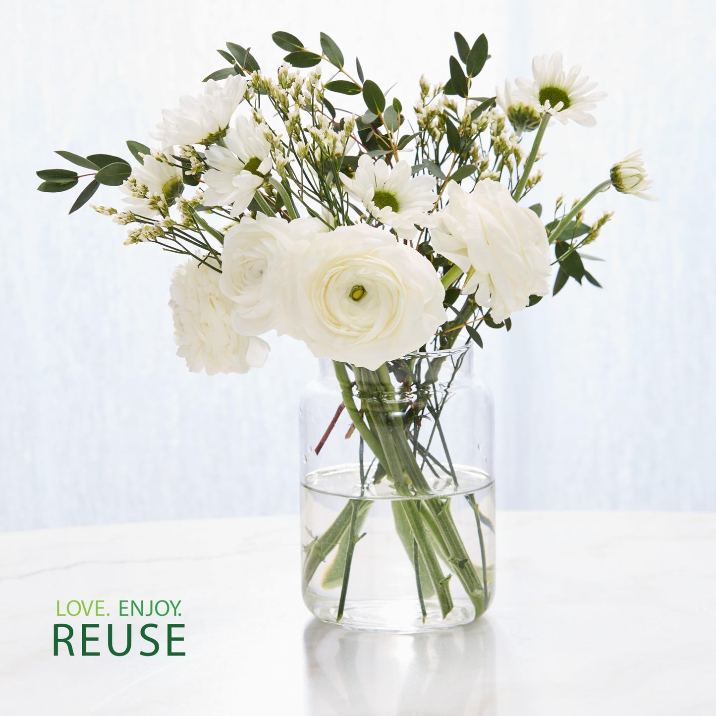 Yankee Candle Christmas Cookie, Scented Candle, 22oz Large Jar with up to 150 Hour Burn Time, Giftable, Holidays